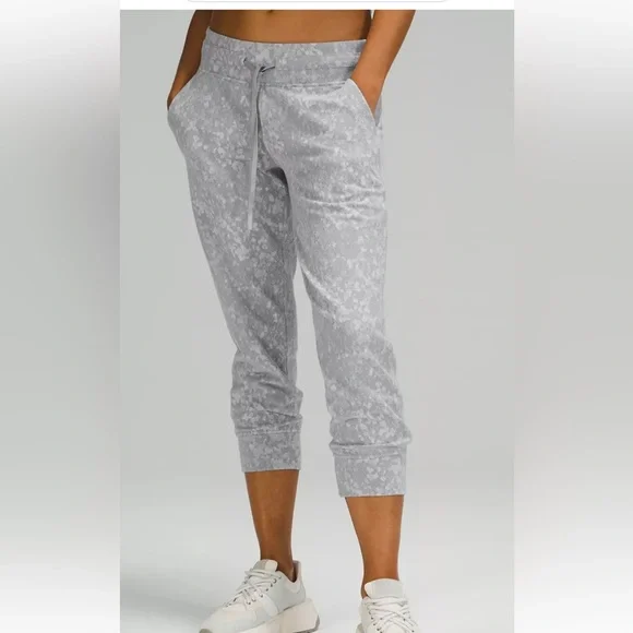 Lululemon joggers 3/4 length size 14